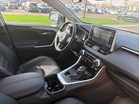 Used 2022 Toyota RAV4 XLE Premium image 16