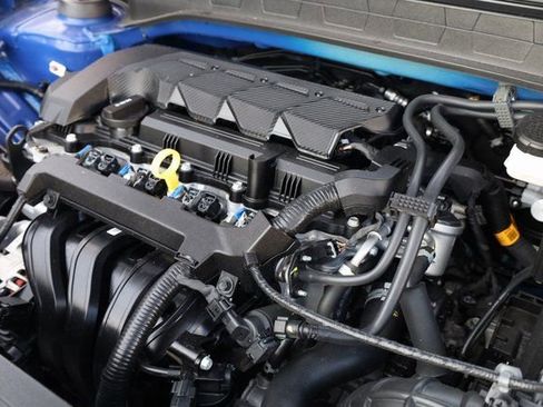 Used 2025 Hyundai Venue SEL image 11