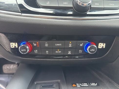 Used 2024 Buick Enclave Premium image 25