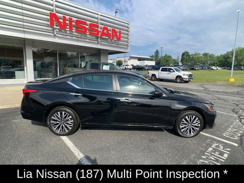 Used 2025 Nissan Altima 2.5 SV AWD/4WD image 2