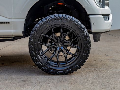 Used 2023 Ford F150 Limited image 12