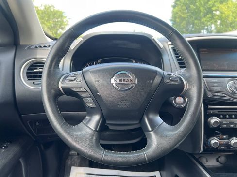 Used 2015 Nissan Pathfinder SV FWD image 18