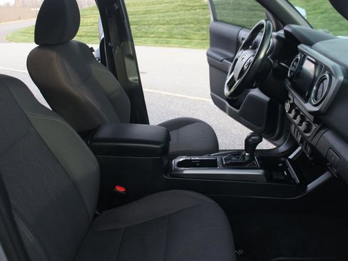 Used 2019 Toyota Tacoma TRD Off-Road w/ Technology Package image 35