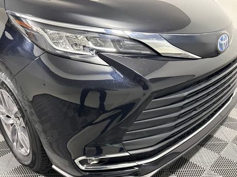 Certified 2023 Toyota Sienna XLE AWD/4WD image 14