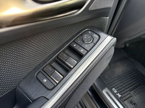 Used 2025 Lexus GX 550 image 11