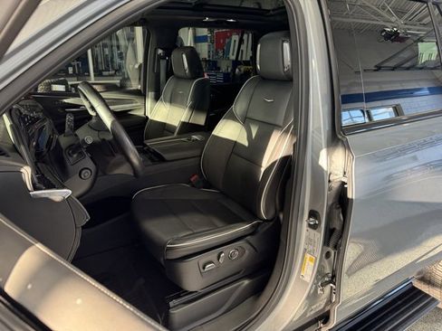 Used 2023 Cadillac Escalade Sport w/ LPO, ONYX Package image 27