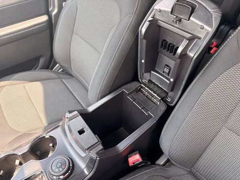 Used 2019 Ford Explorer XLT AWD/4WD image 31
