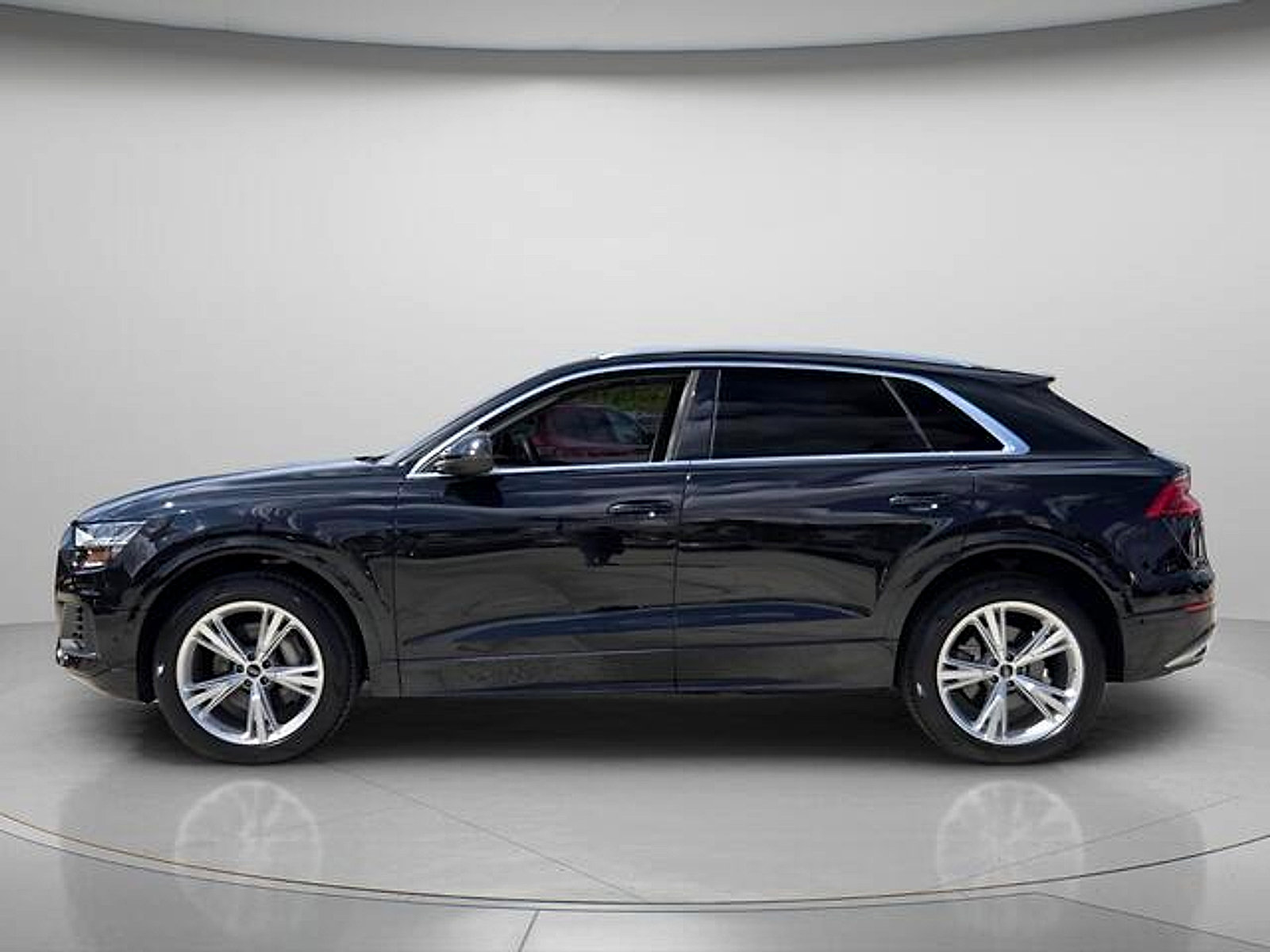 Used 2023 Audi Q8 Premium w/ Convenience Package AWD/4WD image 3