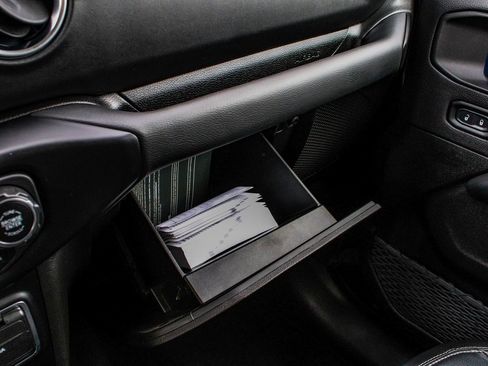 Used 2023 Jeep Wrangler Unlimited Sahara image 17