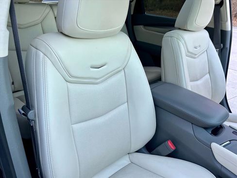 Used 2018 Cadillac XT5 Luxury w/ Driver Awareness Package image 17