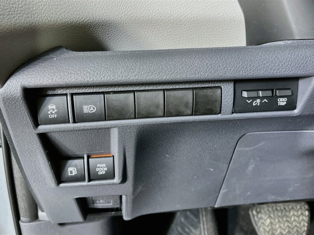 Used 2023 Toyota Sienna XLE AWD/4WD image 11