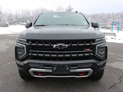 Used 2025 Chevrolet Suburban Z71 image 4