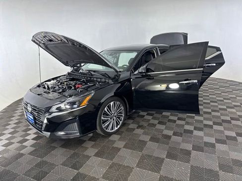 Used 2023 Nissan Altima 2.5 SL FWD image 12