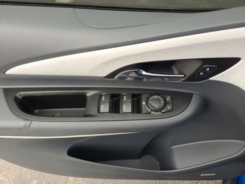 Used 2020 Chevrolet Bolt Premier w/ Infotainment Package image 14