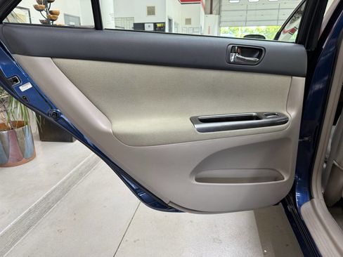 Used 2004 Toyota Camry SE FWD image 11