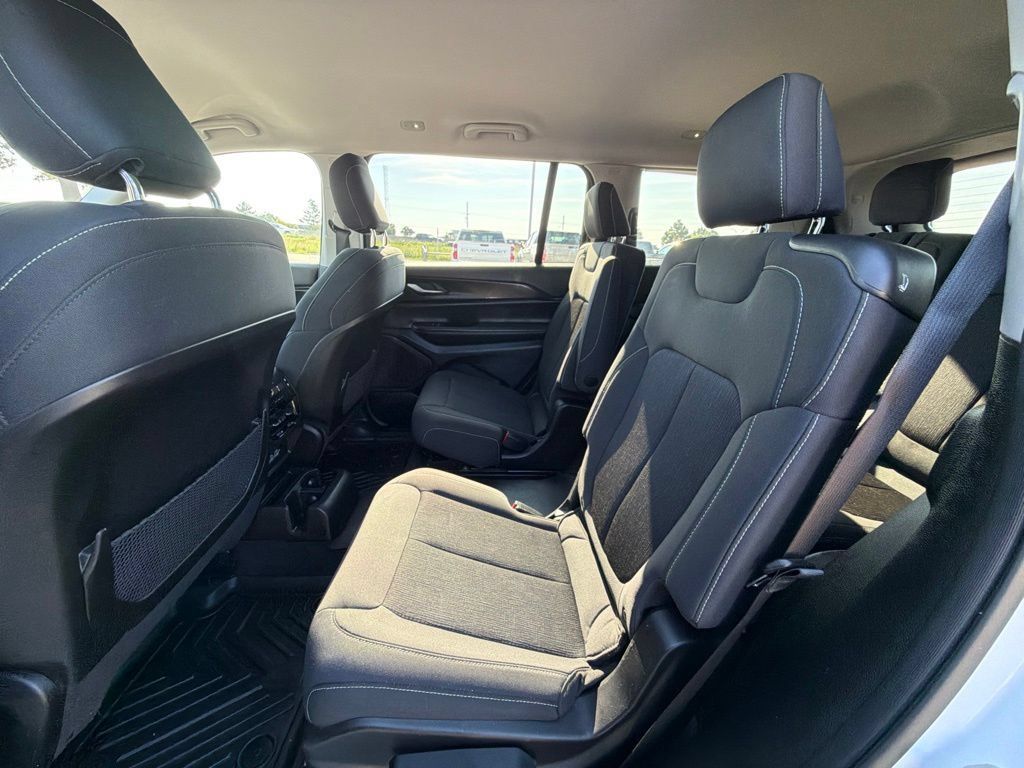 Used 2023 Jeep Grand Cherokee L Laredo AWD/4WD image 13
