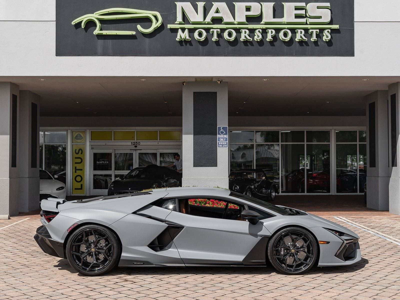 Used 2024 Lamborghini Revuelto AWD/4WD image 19