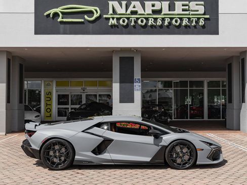 Used 2024 Lamborghini Revuelto AWD/4WD image 19