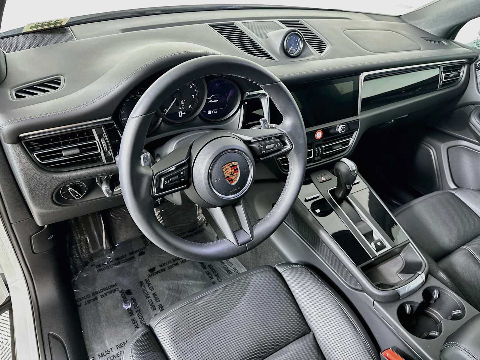 Certified 2026 Porsche Macan AWD/4WD image 4