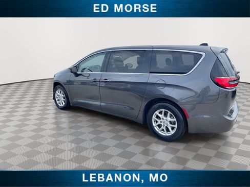 Used 2023 Chrysler Pacifica Touring-L FWD image 5