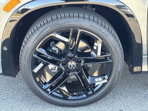 New 2026 Volkswagen Tiguan SE R-Line FWD image 22