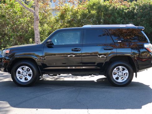 Used 2014 Toyota 4Runner SR5 image 3