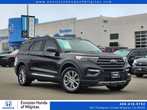 Used 2021 Ford Explorer XLT image 1