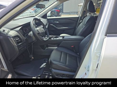 Certified 2025 Nissan Rogue SV w/ SV Premium Package FWD image 4