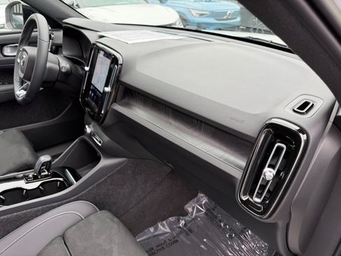 Used 2023 Volvo XC40 Recharge Plus AWD/4WD image 31