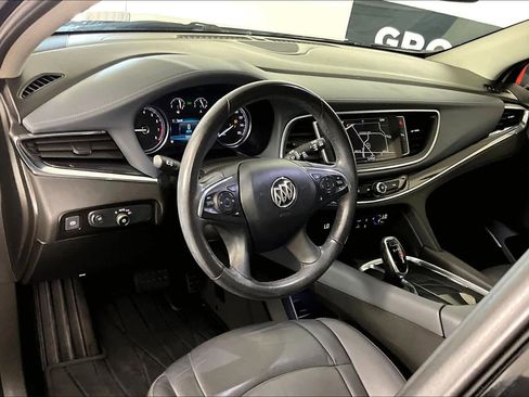 Used 2018 Buick Enclave Essence image 17