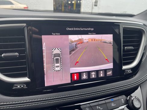 New 2026 Chrysler Pacifica Select FWD image 10
