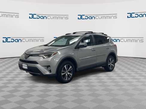 Used 2017 Toyota RAV4 XLE AWD/4WD image 4