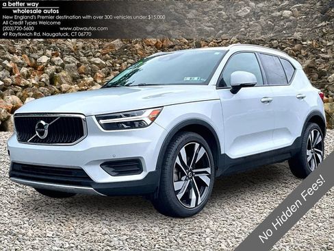 Used 2020 Volvo XC40 T5 Momentum w/ Premium Package AWD/4WD image 1