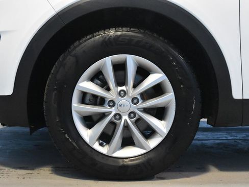 Used 2018 Kia Sorento LX image 24