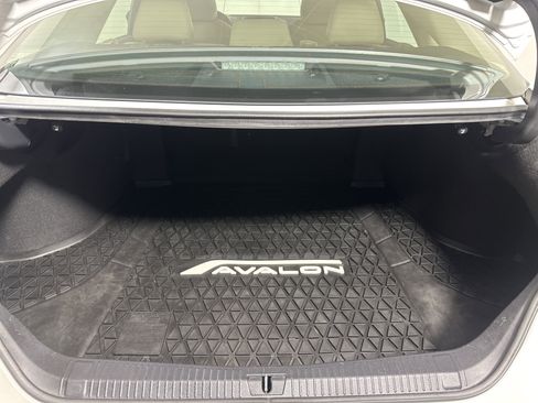 Used 2020 Toyota Avalon XLE w/ Moonroof Package image 23