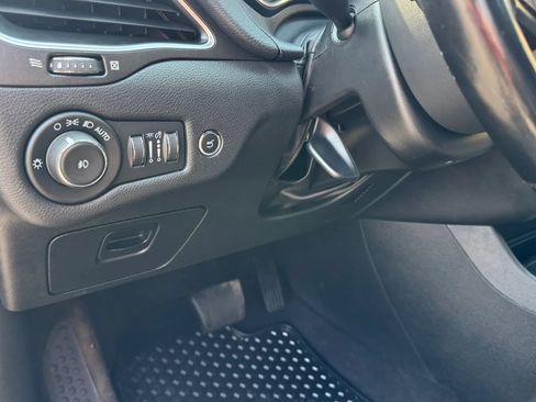 Used 2020 Jeep Cherokee Trailhawk w/ Comfort/Convenience Group AWD/4WD image 18
