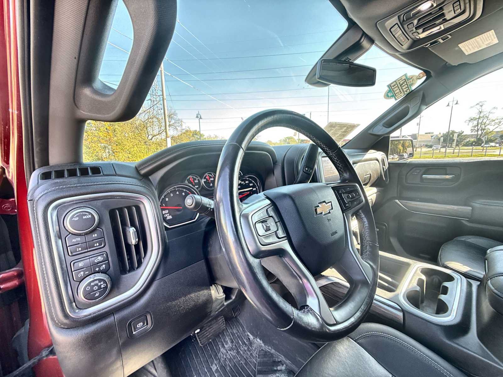 Certified 2022 Chevrolet Silverado 1500 LTZ w/ LTZ Premium Package AWD/4WD image 10