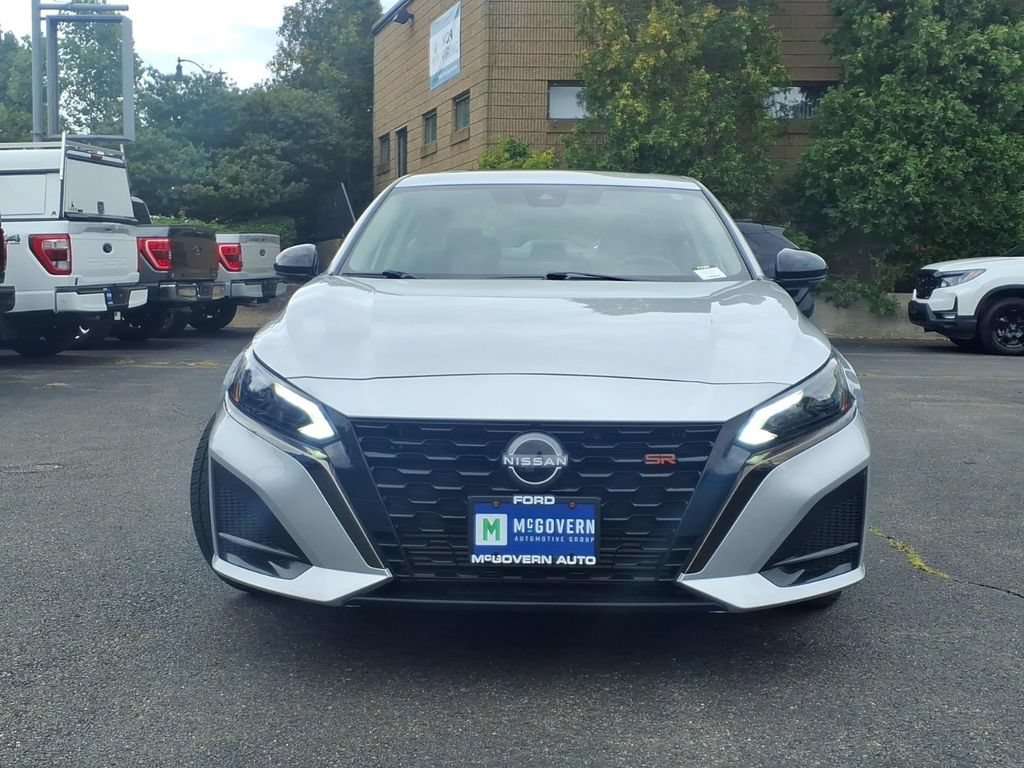 Used 2023 Nissan Altima 2.0 SR FWD image 3