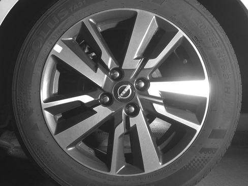Used 2025 Nissan Versa SV FWD image 14