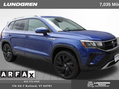 Used 2024 Volkswagen Taos SE w/ Panoramic Sunroof Package