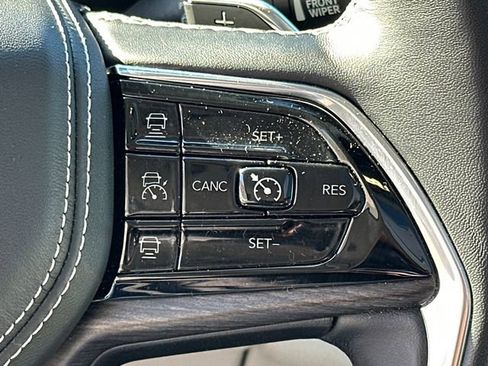 Used 2022 Jeep Grand Cherokee Overland AWD/4WD image 35