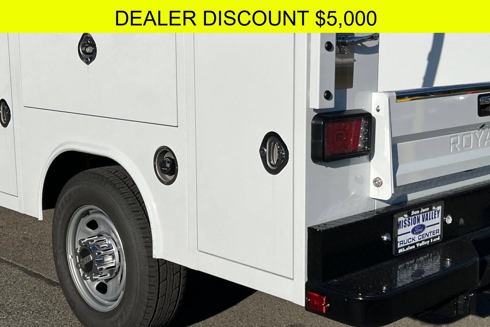 New 2025 Ford F350 XL w/ XL Chrome Package RWD image 19