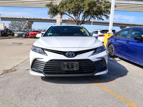 Used 2023 Toyota Camry LE image 4