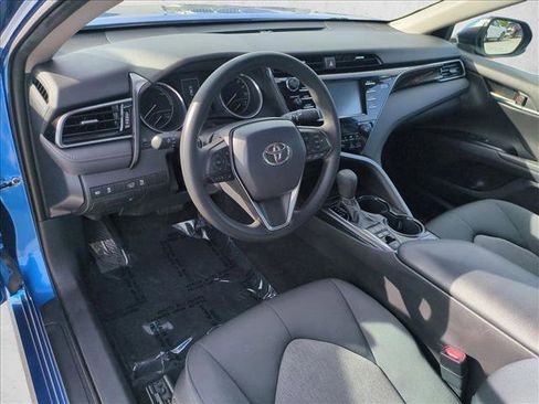Used 2019 Toyota Camry LE image 10