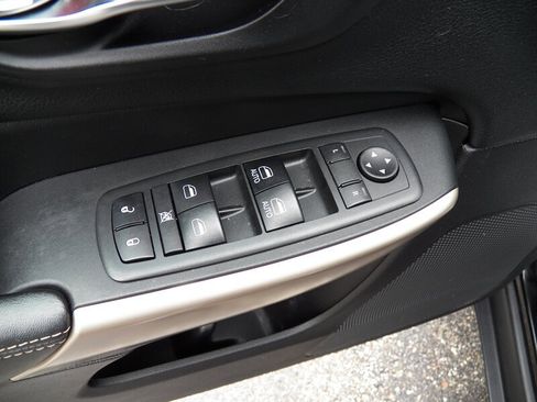 Used 2018 Jeep Cherokee Limited AWD/4WD image 28