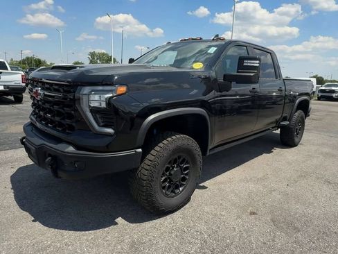 Used 2024 Chevrolet Silverado 2500 ZR2 w/ ZR2 Bison Edition AWD/4WD image 4