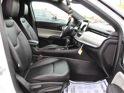 Used 2025 Jeep Compass Limited AWD/4WD image 9