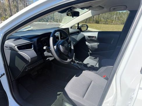 Used 2025 Toyota Corolla LE image 3