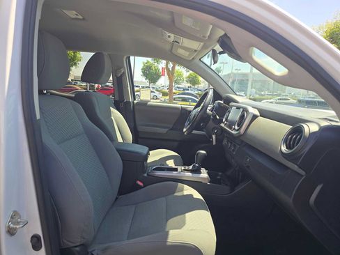 Used 2020 Toyota Tacoma SR5 RWD image 10