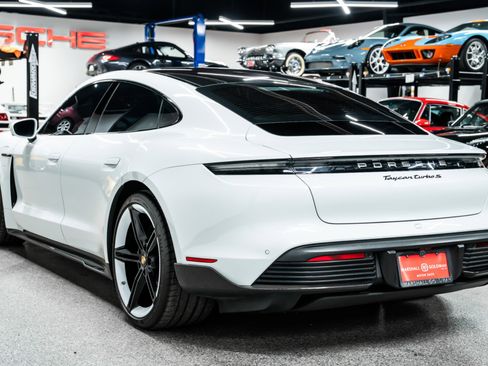 Used 2022 Porsche Taycan Turbo S image 6